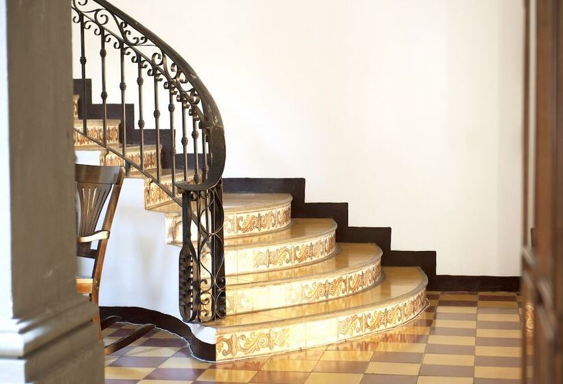 هتل La Gran Francia