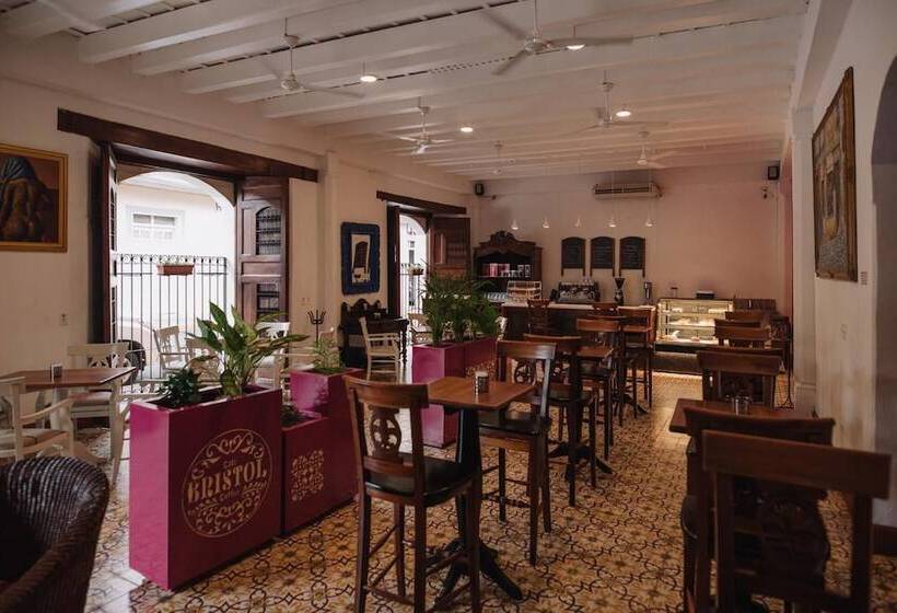 هتل La Gran Francia