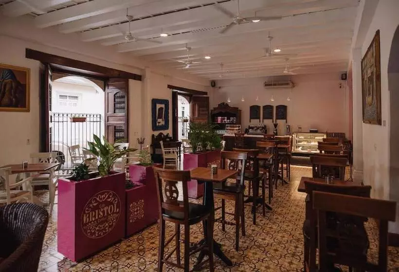 هتل La Gran Francia