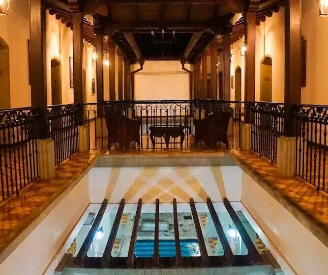 هتل La Gran Francia