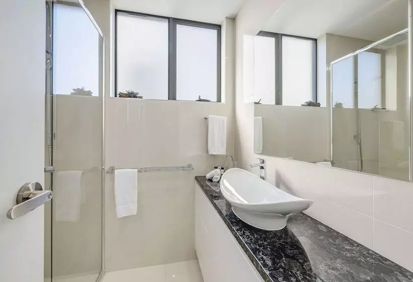 Meridian Alex Beach Apartments