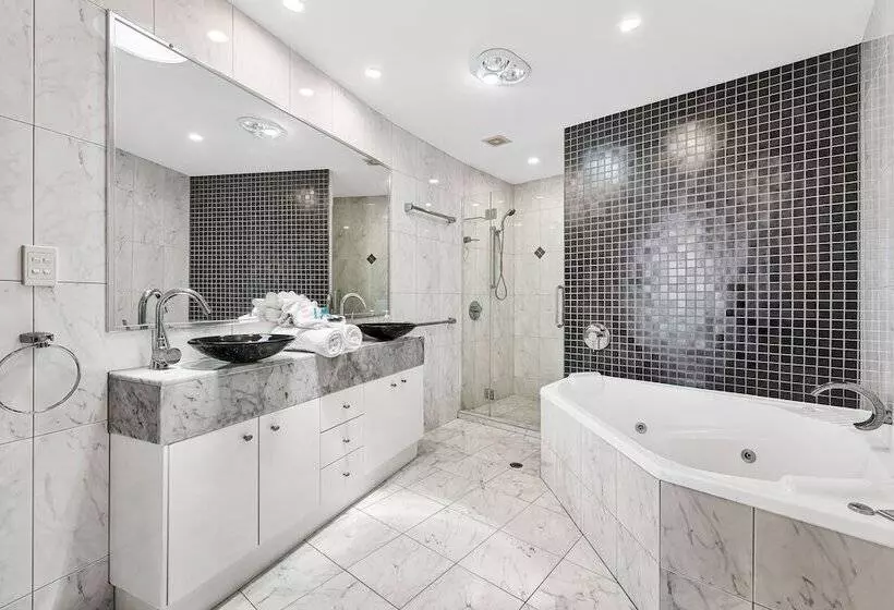 Meridian Alex Beach Apartments