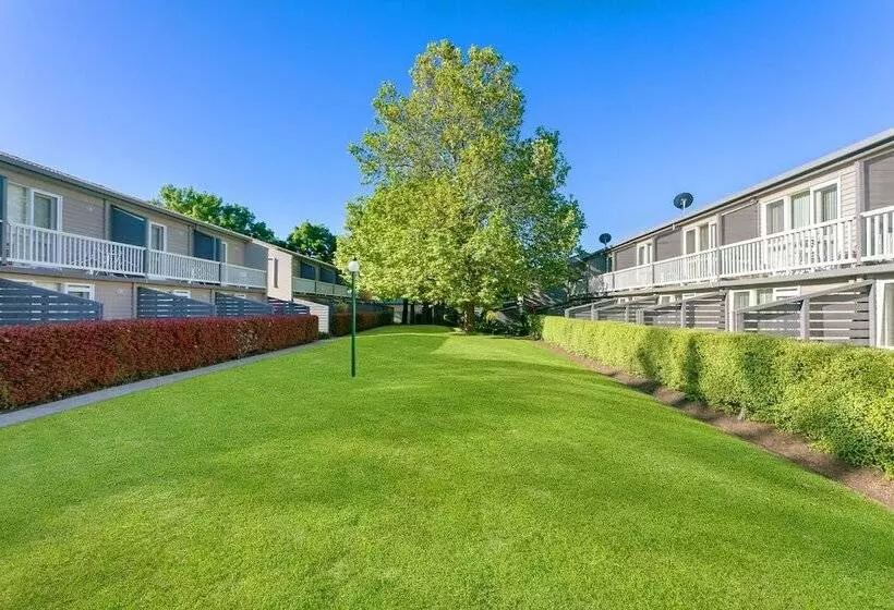 Summer East Serviced Apartments