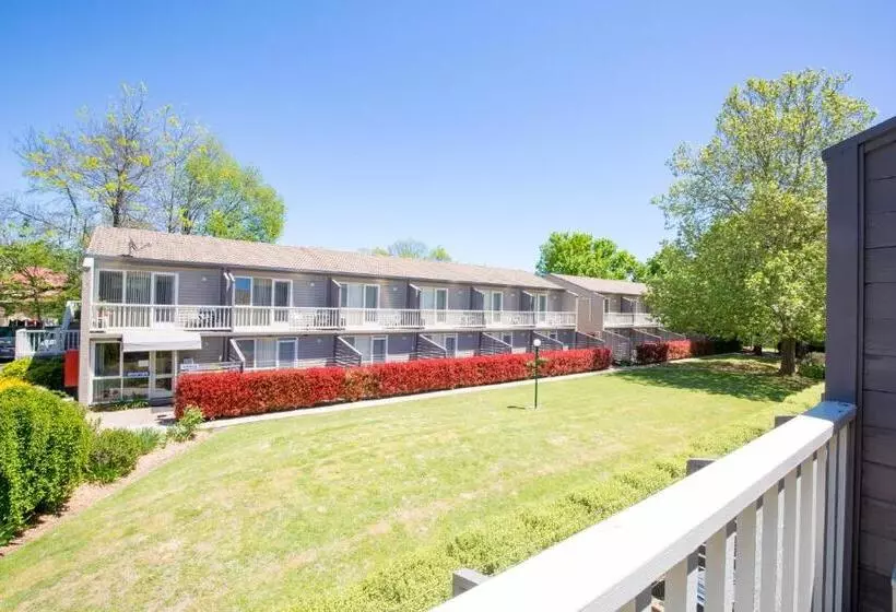 Summer East Serviced Apartments