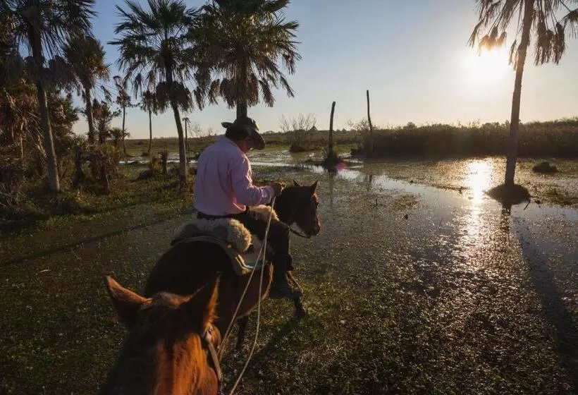 ホテル Nande Reta