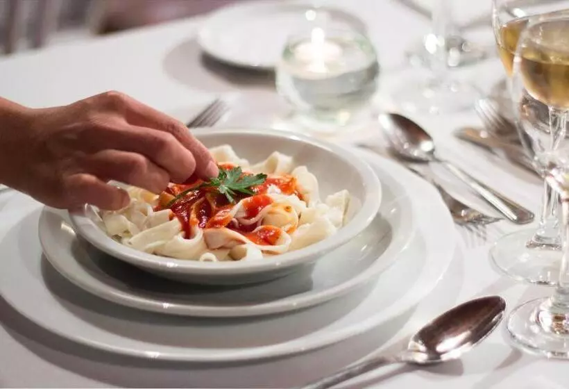 ホテル Nande Reta