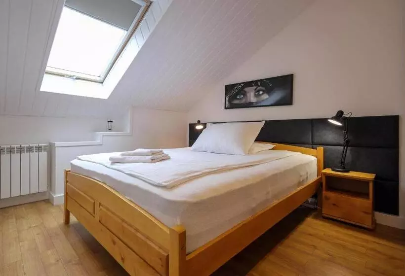 Dworek Różany Hotel & Restauracja