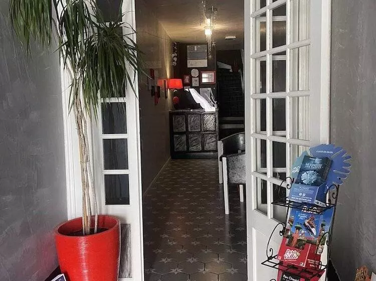 هتل Au Chapon Fin