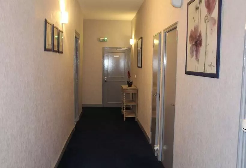 هتل Au Chapon Fin