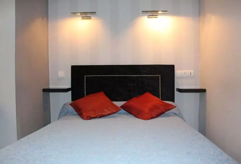 هتل Au Chapon Fin