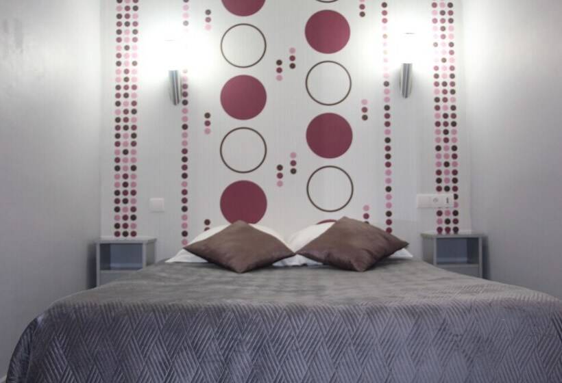 Отель Au Chapon Fin