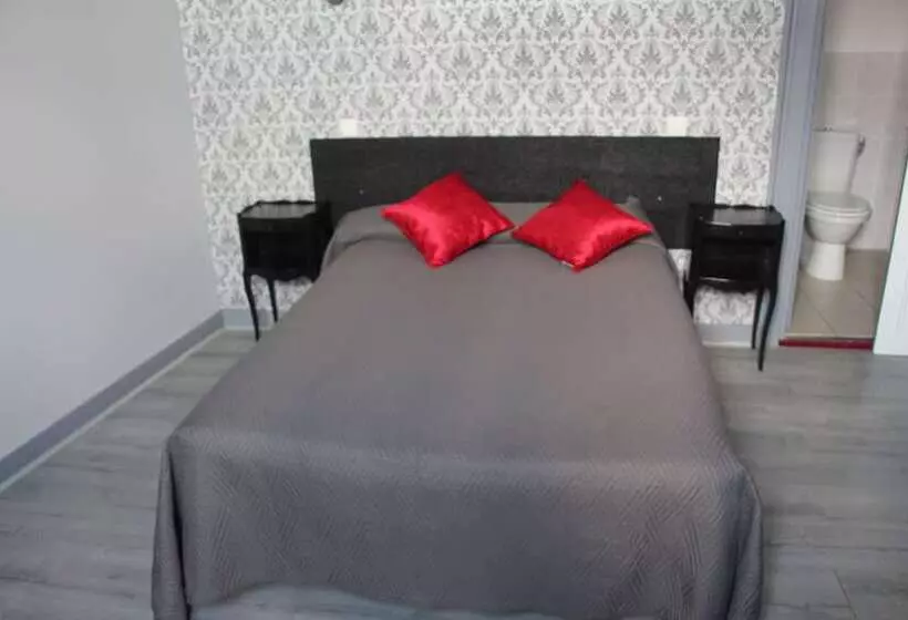 هتل Au Chapon Fin