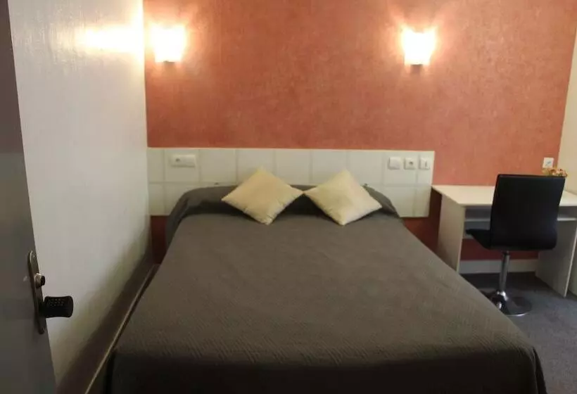 هتل Au Chapon Fin