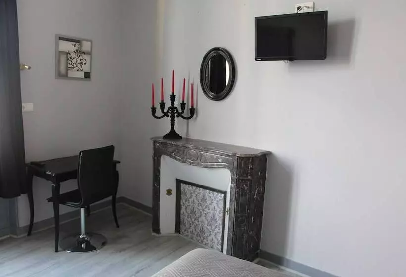 هتل Au Chapon Fin