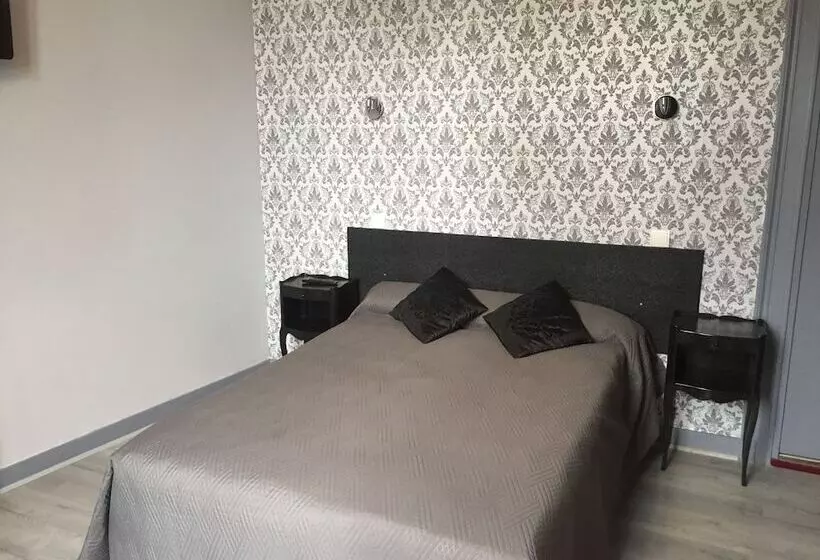 هتل Au Chapon Fin