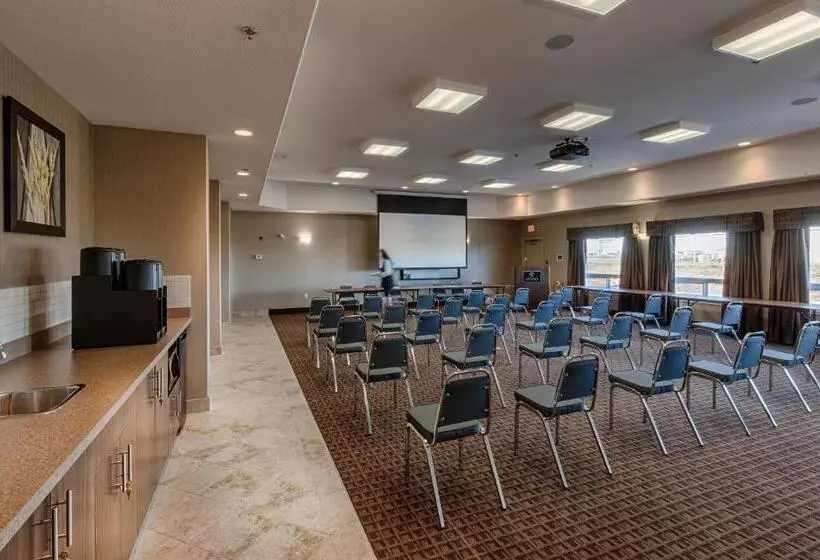 ホテル Canalta Lac La Biche