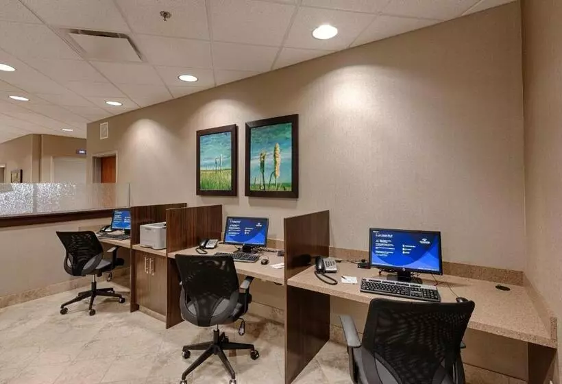 ホテル Canalta Lac La Biche