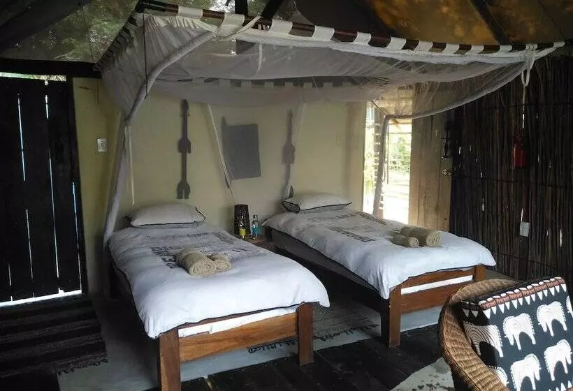 هتل Caprivi Houseboat Safari Lodge