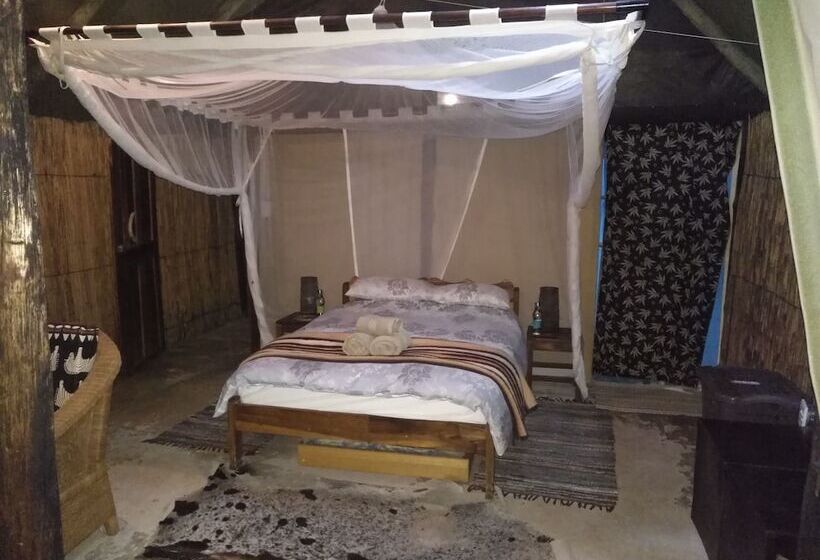 فندق Caprivi Houseboat Safari Lodge