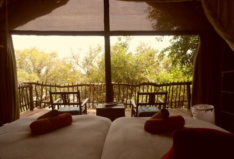 فندق Caprivi Houseboat Safari Lodge