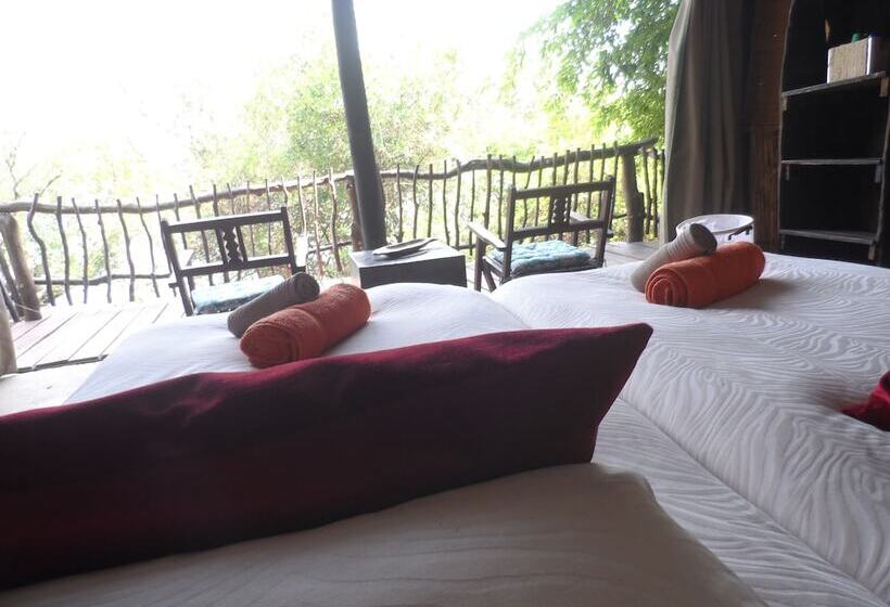 فندق Caprivi Houseboat Safari Lodge