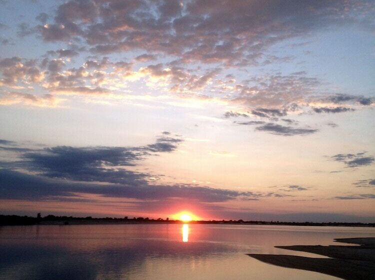 فندق Caprivi Houseboat Safari Lodge