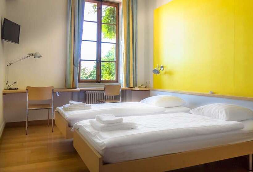 هتل Chateau De Bossey