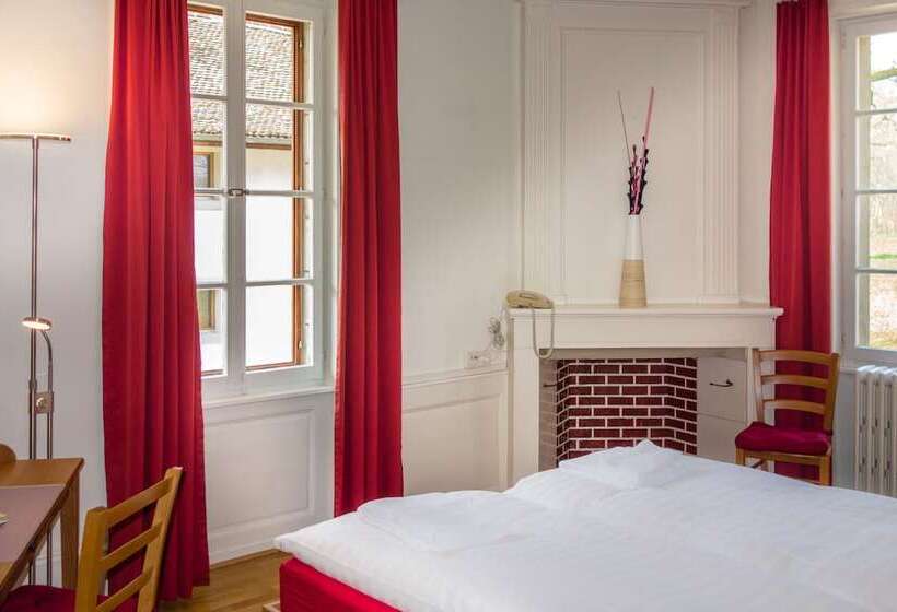 هتل Chateau De Bossey