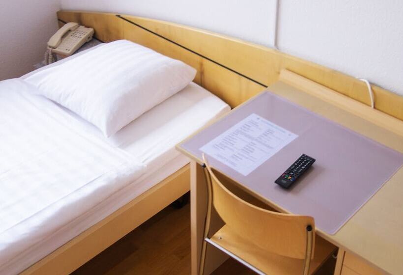 هتل Chateau De Bossey