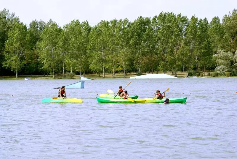 Hotel Terres De France Moncontour Active Park