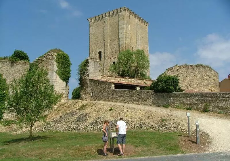 Hotel Terres De France Moncontour Active Park