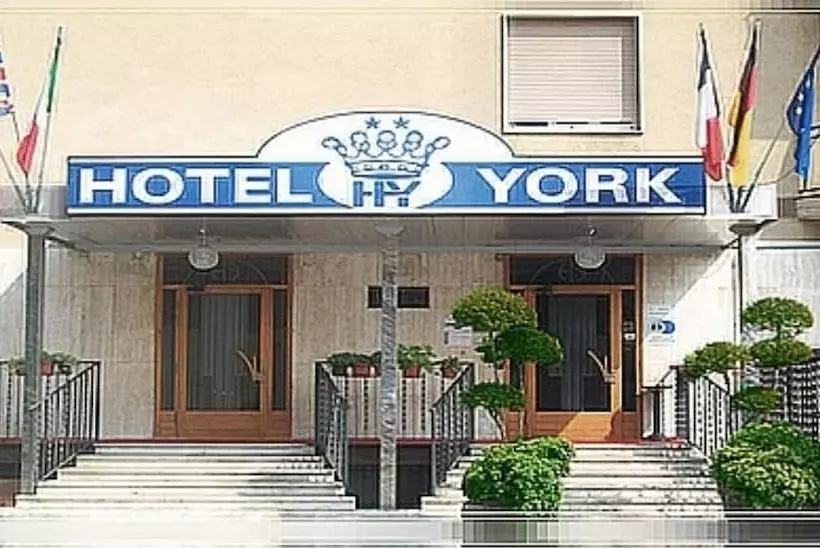 Отель York