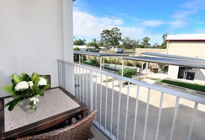 Oaks Middlemount Suites