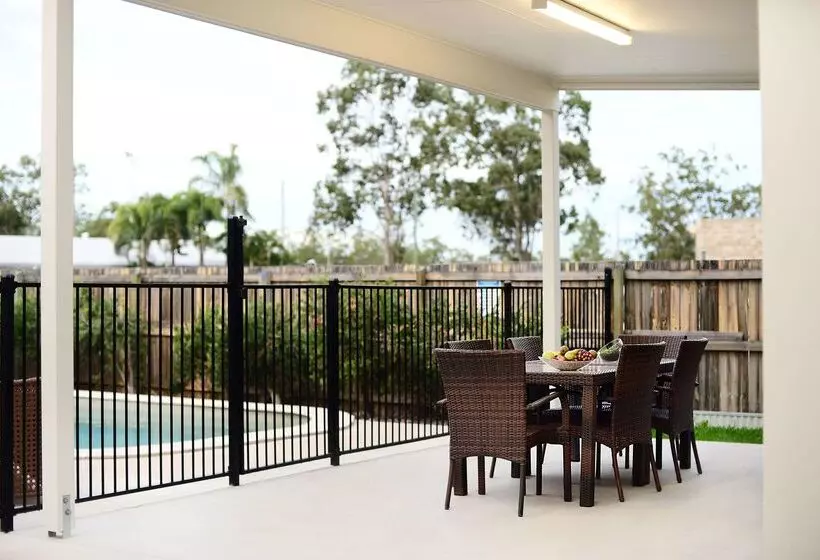 Oaks Middlemount Suites