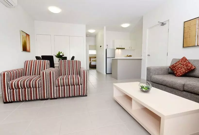 Oaks Middlemount Suites