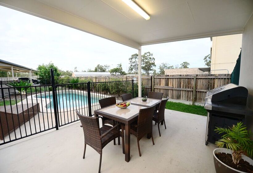 Oaks Middlemount Suites