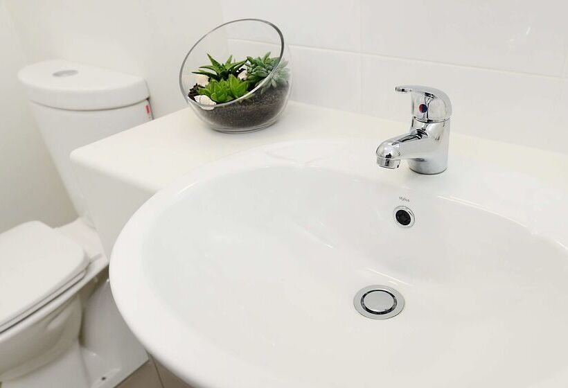 Oaks Middlemount Suites