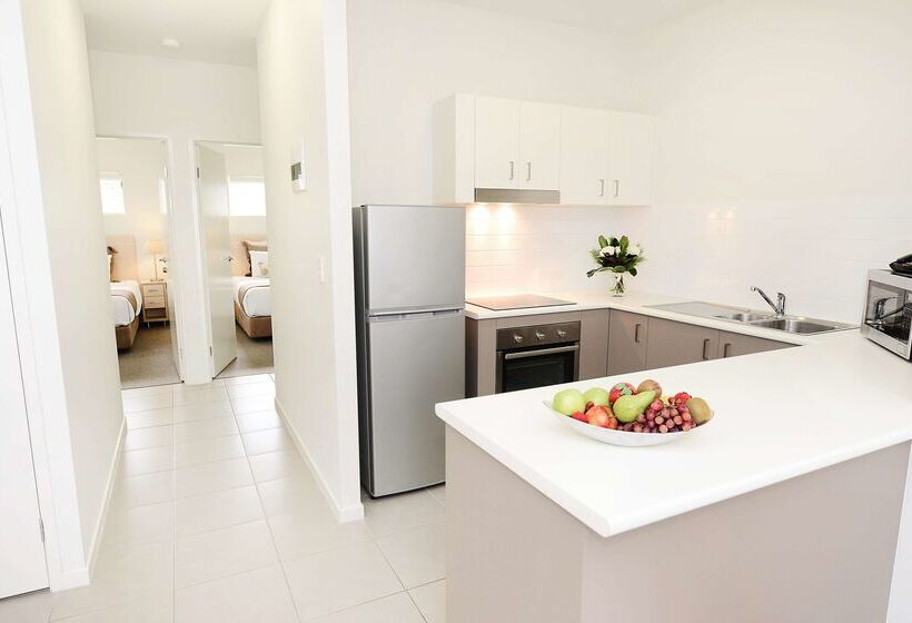 Oaks Middlemount Suites