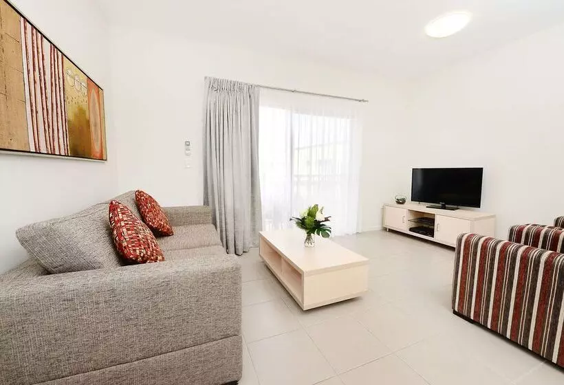 Oaks Middlemount Suites