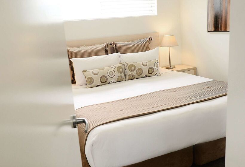 Oaks Middlemount Suites