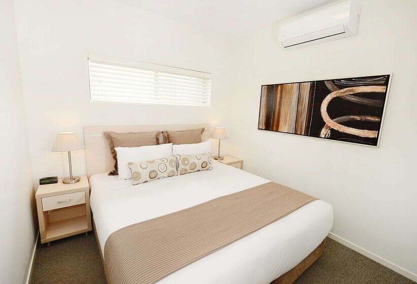 Oaks Middlemount Suites