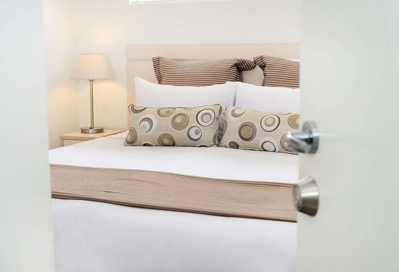 Oaks Middlemount Suites