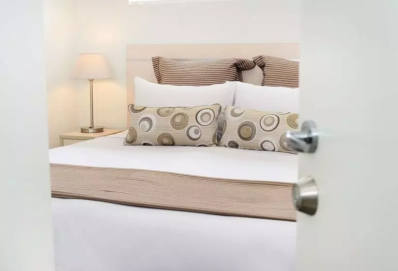 Oaks Middlemount Suites