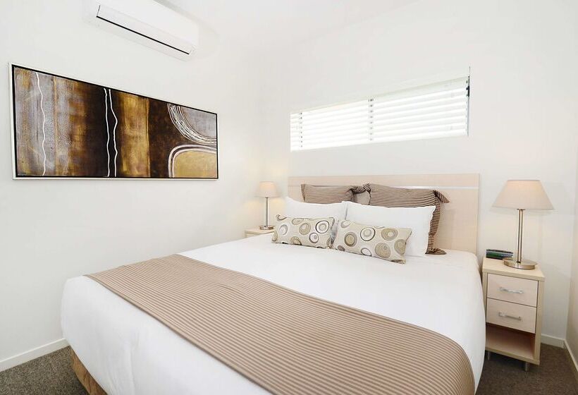 Oaks Middlemount Suites