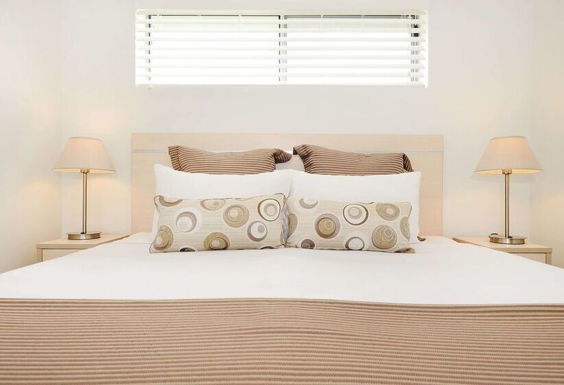 Oaks Middlemount Suites