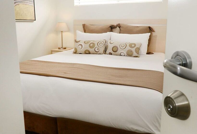 Oaks Middlemount Suites