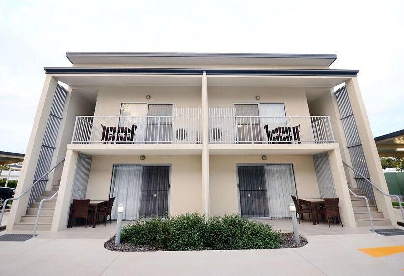 Oaks Middlemount Suites