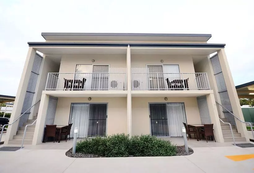 Oaks Middlemount Suites