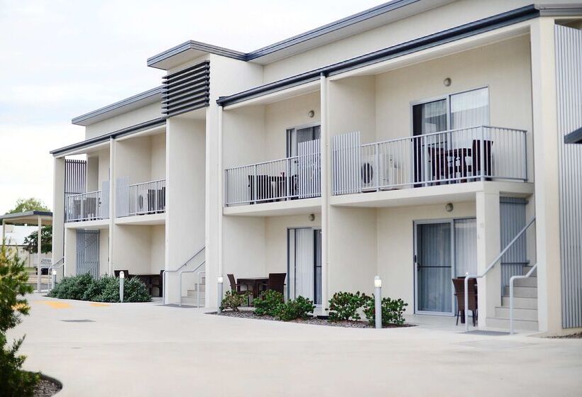 Oaks Middlemount Suites