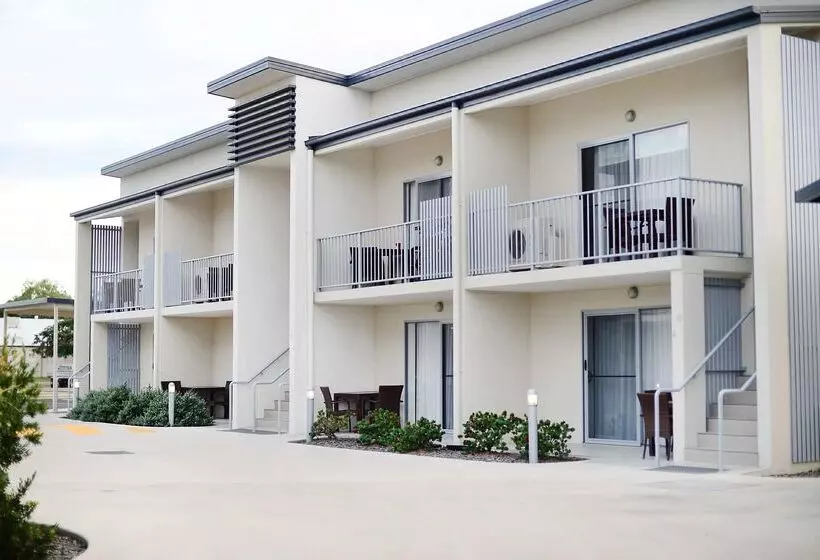 Oaks Middlemount Suites